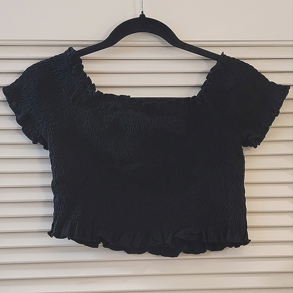 New Look- Black Ruffle Ruched Off-Shoulder Crop Top - Picture 2 of 3